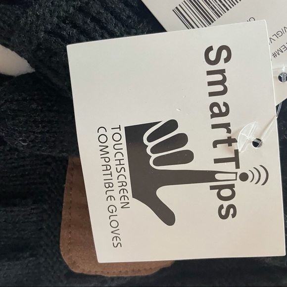 NWT C.C Touchscreen Compatible Gloves - Picture 4 of 4